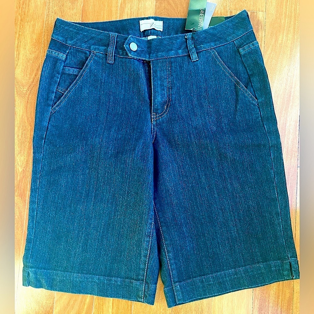 NWT LANE BRYANT Venezia Women Denim shorts BERMUDA
Capri Denim Jeans Pants Sz 14
